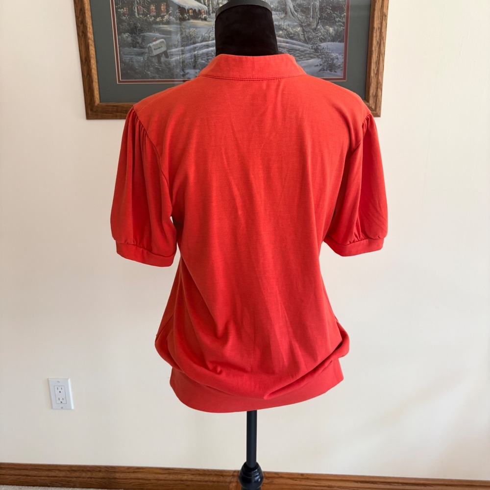 L8tr Bubble Hem Top Womens XL Red Split Neck Crest Button Short Sleeve Knit - Picture 2 of 8